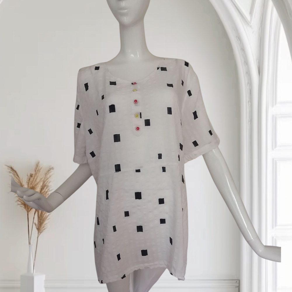 White and Black Geometric Women's Top